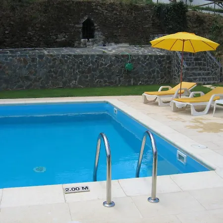 Casa Ribeira De Pera * Castanheira de Pera