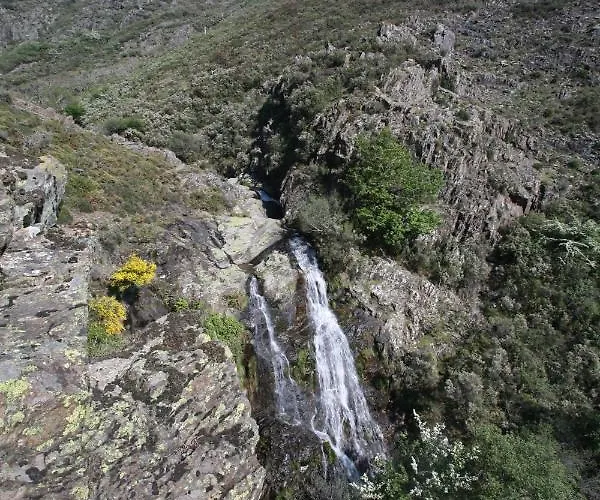 בית חווה Casa Ribeira De Pera קסטניירה דה פרה