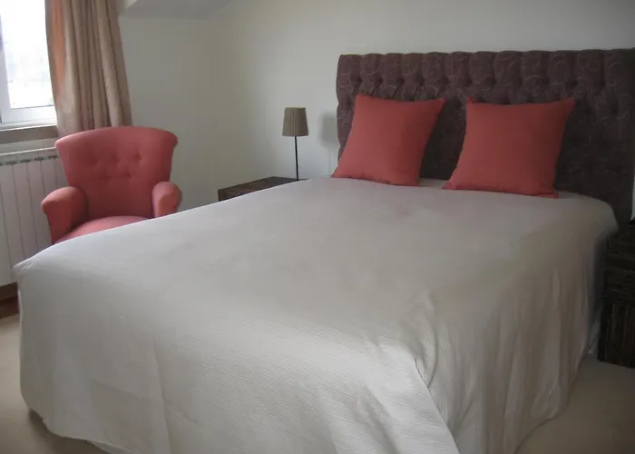 Casa Ribeira De Pera קסטניירה דה פרה