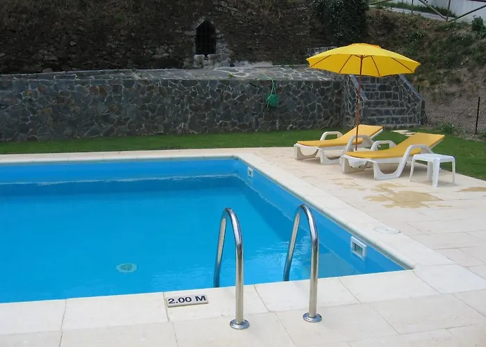 Casa Ribeira De Pera * קסטניירה דה פרה