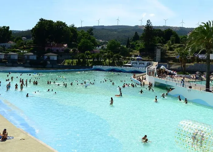 בית חווה Casa Ribeira De Pera קסטניירה דה פרה